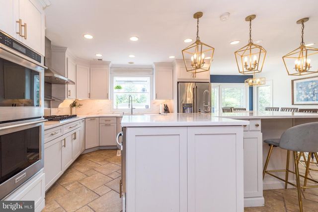 9 SKYVIEW DR, Ivyland, PA 18974