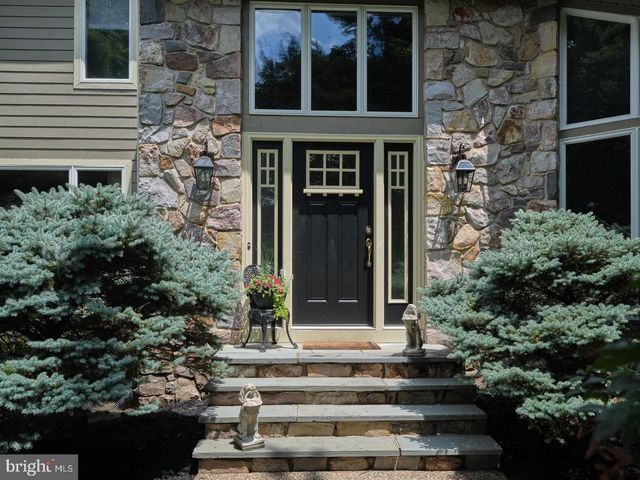 9 SKYVIEW DR, Ivyland, PA 18974