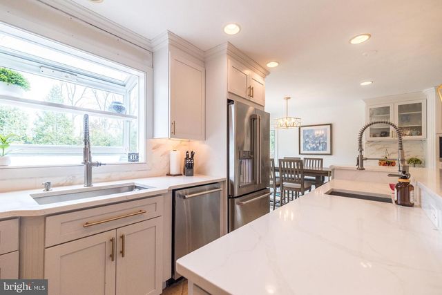 9 SKYVIEW DR, Ivyland, PA 18974