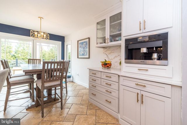 9 SKYVIEW DR, Ivyland, PA 18974