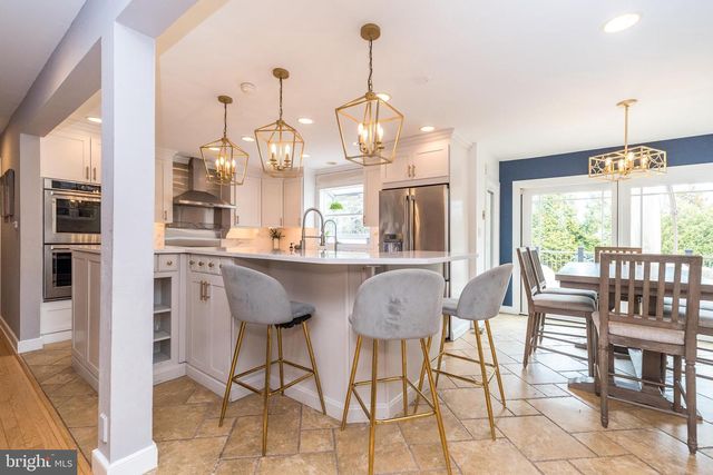 9 SKYVIEW DR, Ivyland, PA 18974