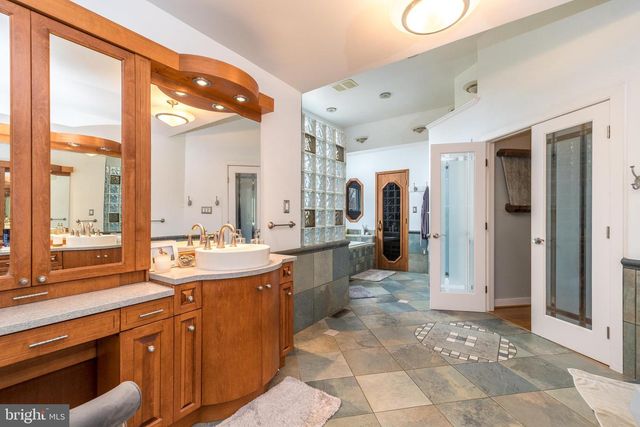 9 SKYVIEW DR, Ivyland, PA 18974