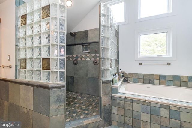 9 SKYVIEW DR, Ivyland, PA 18974