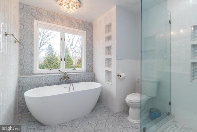 9 SKYVIEW DR, Ivyland, PA 18974