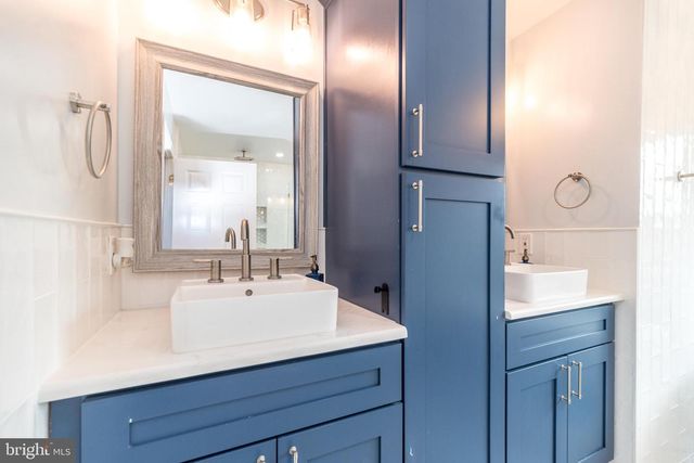 9 SKYVIEW DR, Ivyland, PA 18974