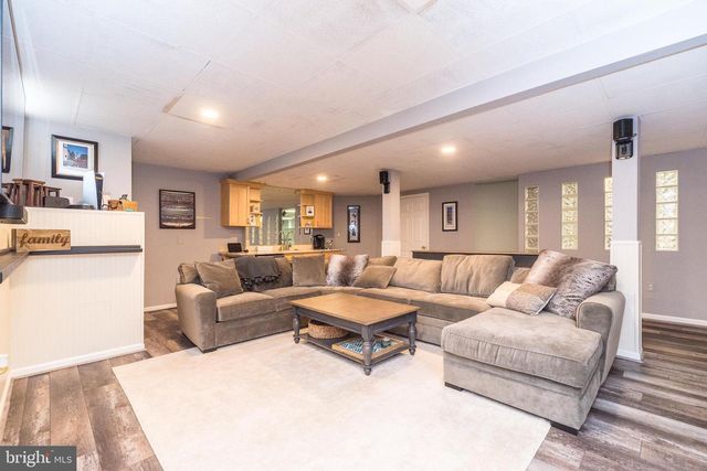 9 SKYVIEW DR, Ivyland, PA 18974