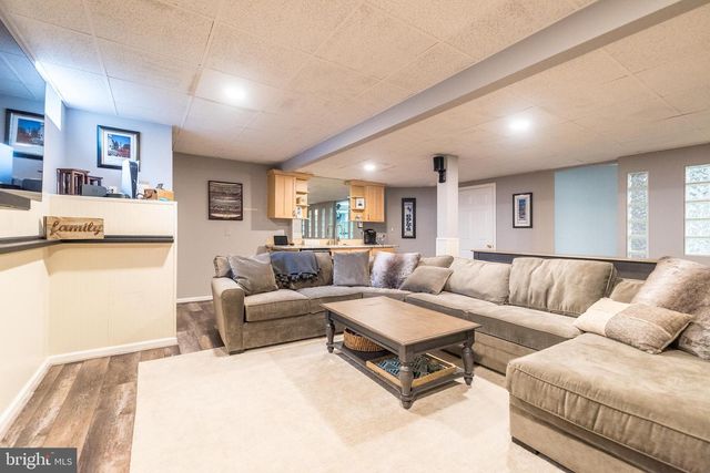 9 SKYVIEW DR, Ivyland, PA 18974