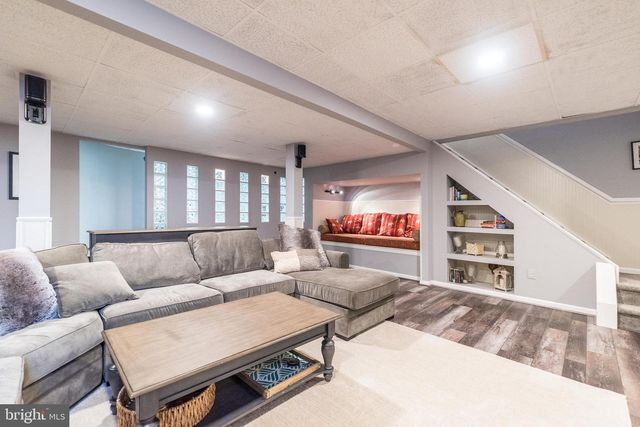 9 SKYVIEW DR, Ivyland, PA 18974