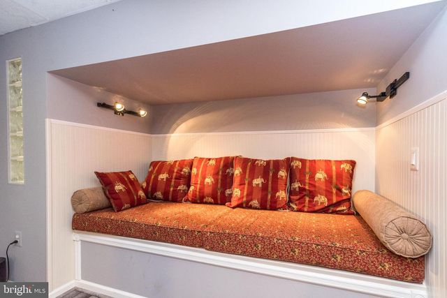 9 SKYVIEW DR, Ivyland, PA 18974