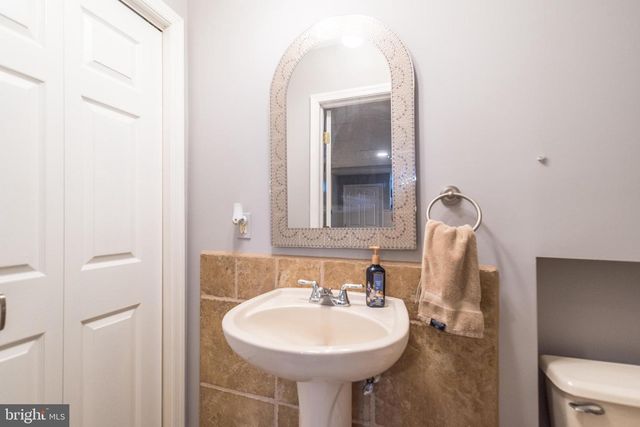 9 SKYVIEW DR, Ivyland, PA 18974