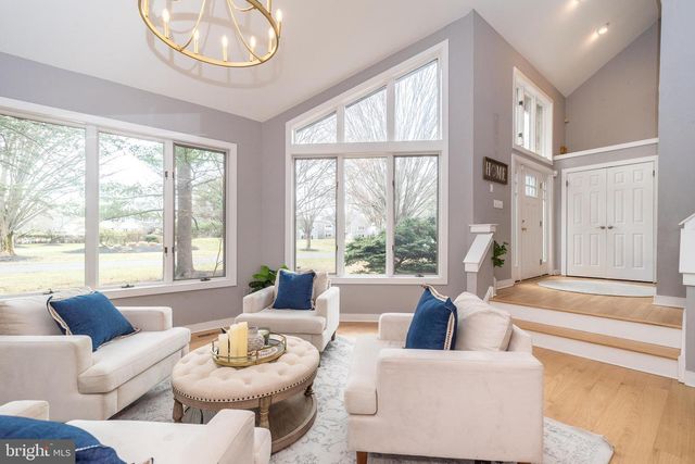 9 SKYVIEW DR, Ivyland, PA 18974