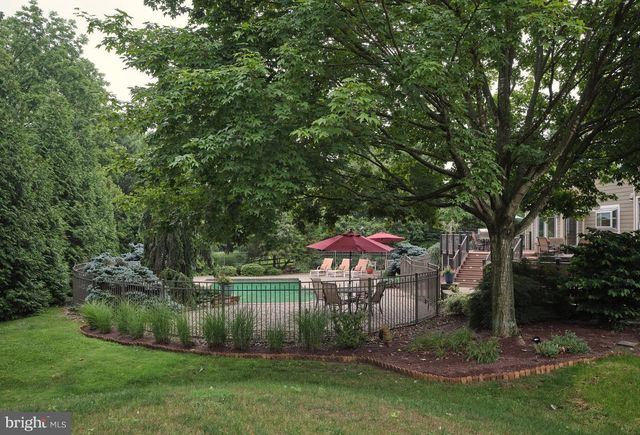 9 SKYVIEW DR, Ivyland, PA 18974