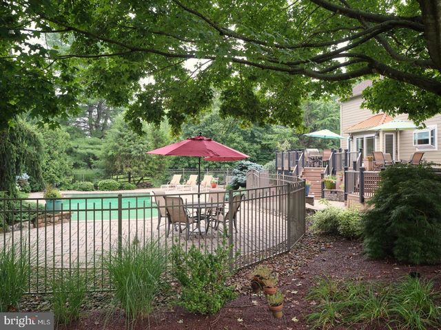 9 SKYVIEW DR, Ivyland, PA 18974