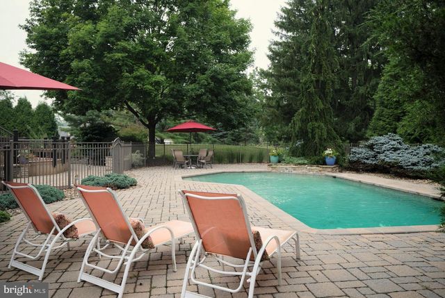 9 SKYVIEW DR, Ivyland, PA 18974