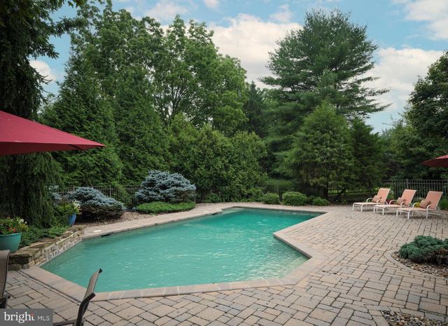 9 SKYVIEW DR, Ivyland, PA 18974