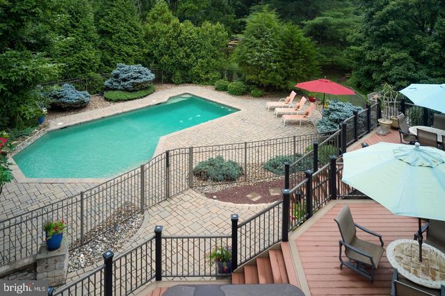 9 SKYVIEW DR, Ivyland, PA 18974