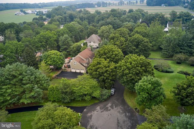 9 SKYVIEW DR, Ivyland, PA 18974