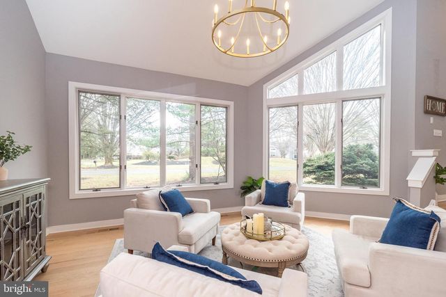 9 SKYVIEW DR, Ivyland, PA 18974