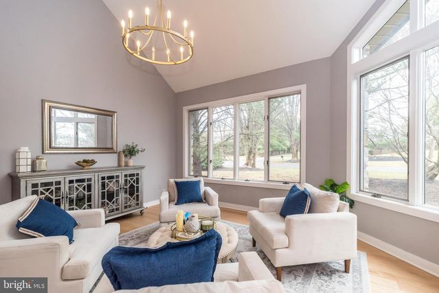 9 SKYVIEW DR, Ivyland, PA 18974