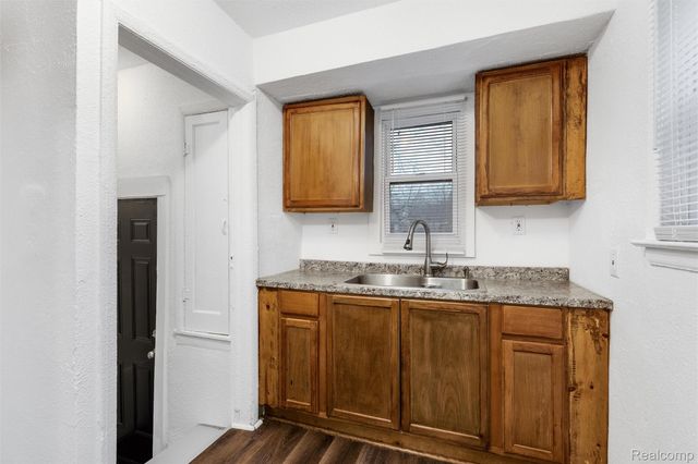 12244 Woodmont Avenue, Detroit, MI 48227