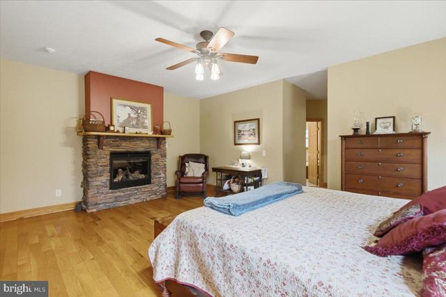 816 GREAT LAKE DR, Middletown, VA 22645