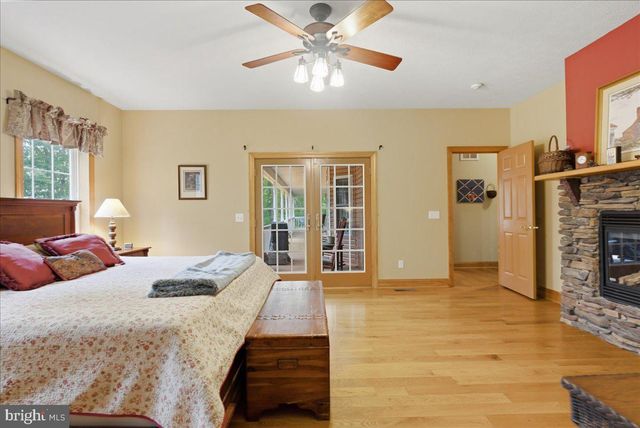 816 GREAT LAKE DR, Middletown, VA 22645