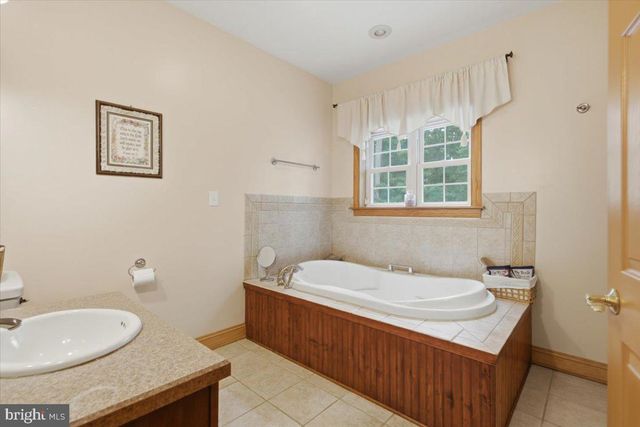 816 GREAT LAKE DR, Middletown, VA 22645