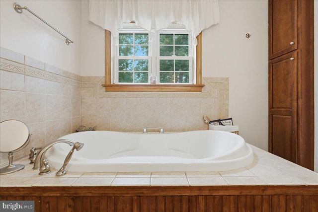 816 GREAT LAKE DR, Middletown, VA 22645