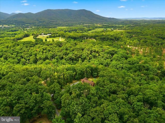 816 GREAT LAKE DR, Middletown, VA 22645