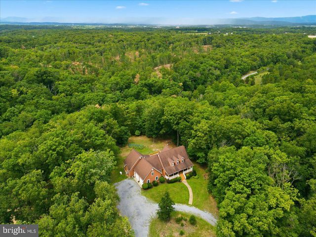 816 GREAT LAKE DR, Middletown, VA 22645