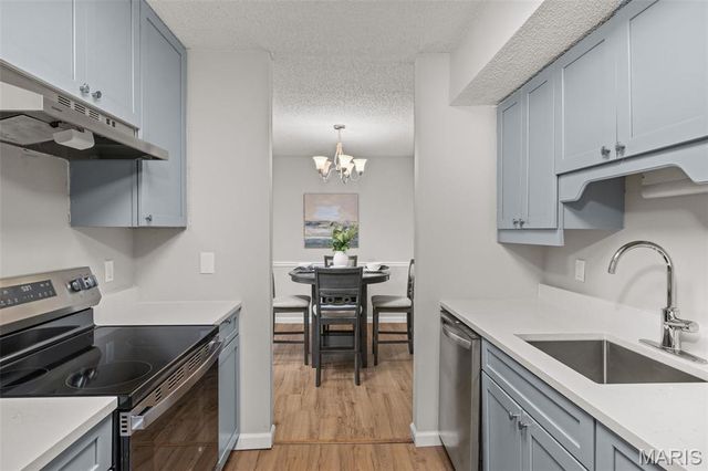 1607 Redbird Cove, St Louis, MO 63144