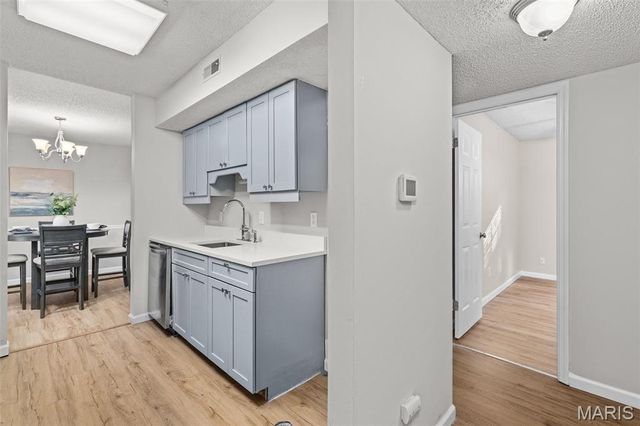 1607 Redbird Cove, St Louis, MO 63144