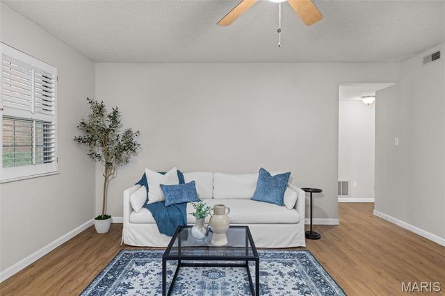 1607 Redbird Cove, St Louis, MO 63144