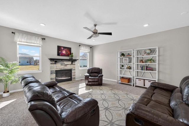 301 Hallmark Way, Sun Prairie, WI 53590