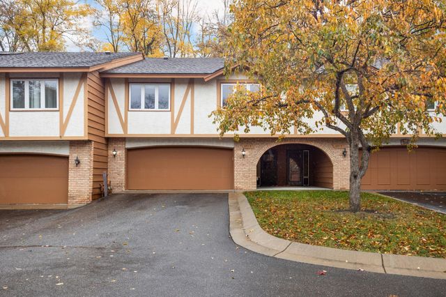 6913 Edenvale Boulevard, Eden Prairie, MN 55346