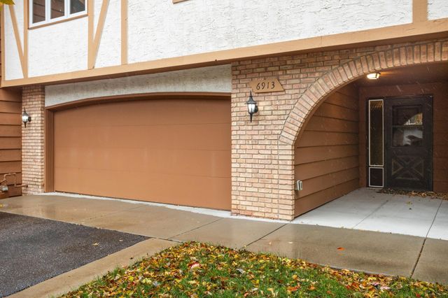 6913 Edenvale Boulevard, Eden Prairie, MN 55346