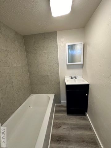 1028 N 9th Avenue, Pocatello, ID 83201