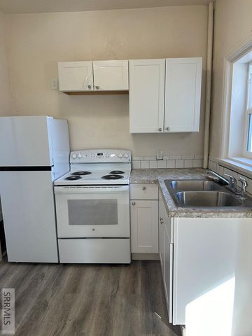 1028 N 9th Avenue, Pocatello, ID 83201