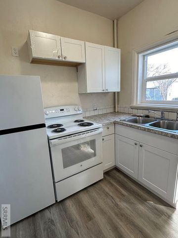 1028 N 9th Avenue, Pocatello, ID 83201