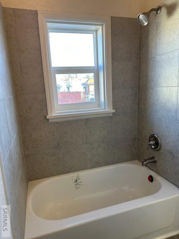 1028 N 9th Avenue, Pocatello, ID 83201