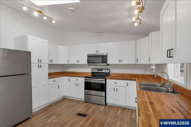 2025 Navaho Ct SE, Salem, OR 97306