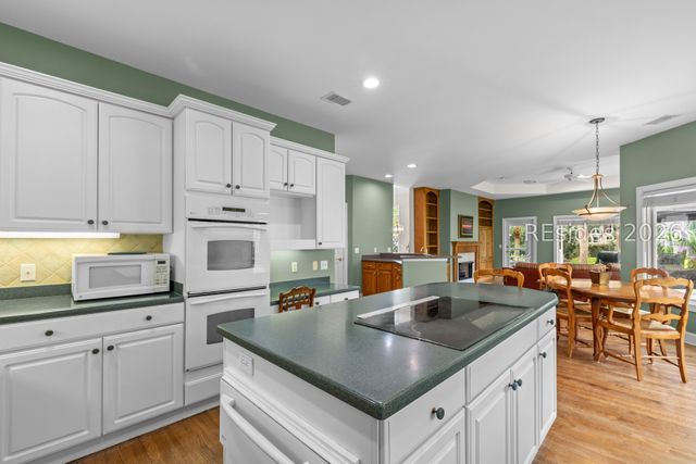 17 Arthur Hills Ct, Hilton Head Island, SC 29928