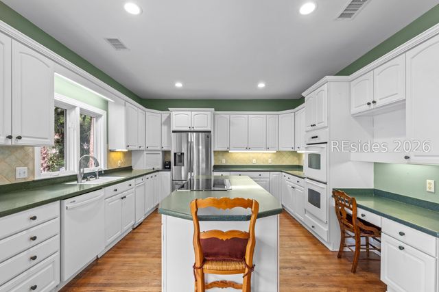 17 Arthur Hills Ct, Hilton Head Island, SC 29928