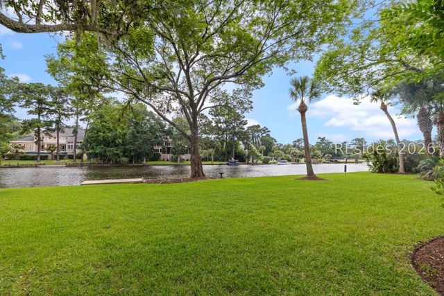 17 Arthur Hills Ct, Hilton Head Island, SC 29928