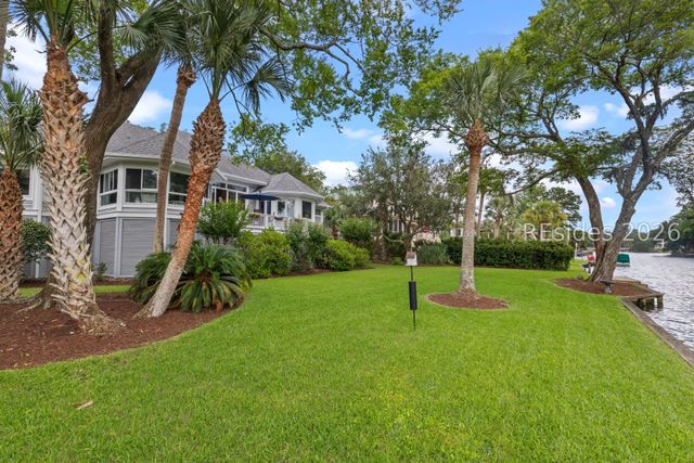 17 Arthur Hills Ct, Hilton Head Island, SC 29928