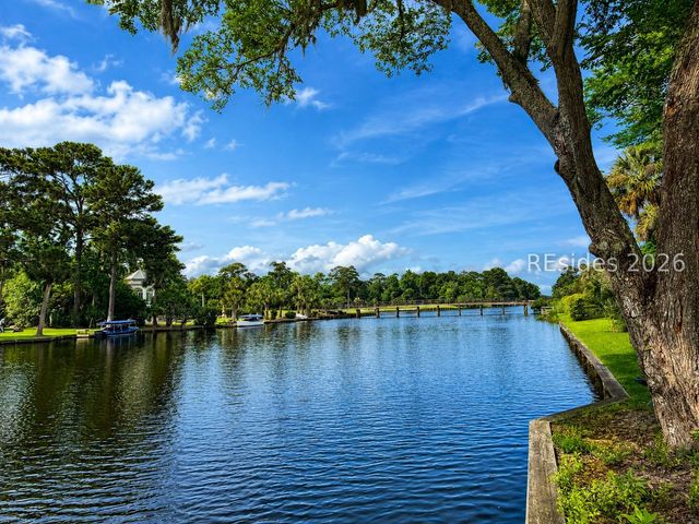17 Arthur Hills Ct, Hilton Head Island, SC 29928