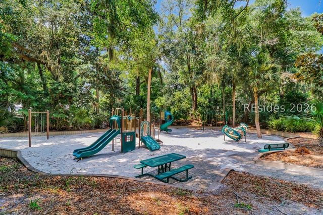 17 Arthur Hills Ct, Hilton Head Island, SC 29928