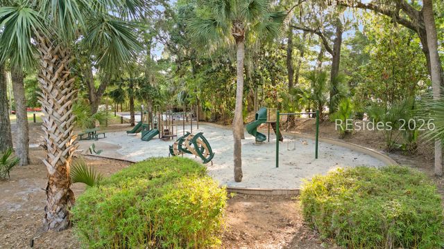 17 Arthur Hills Ct, Hilton Head Island, SC 29928