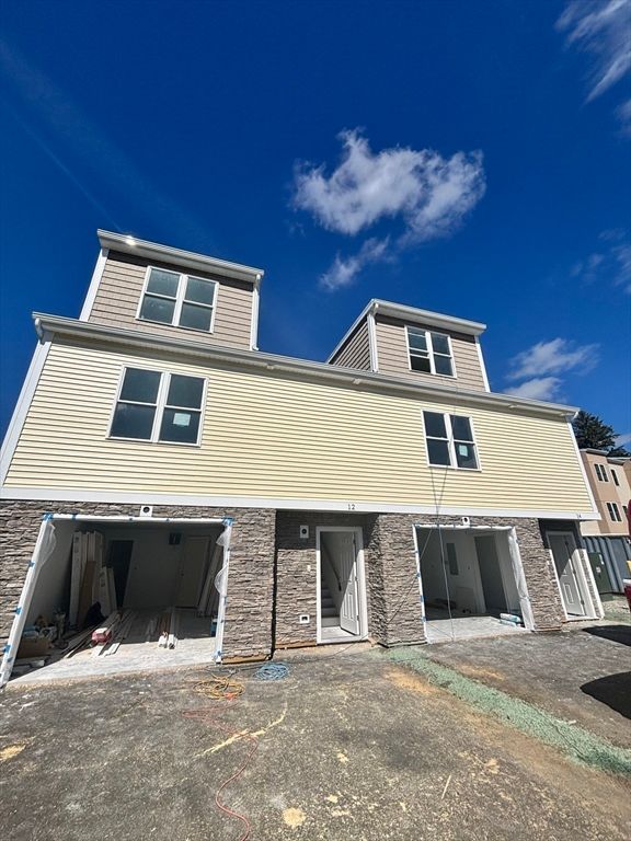 14 Dyer St 14, Rockland, MA 02370