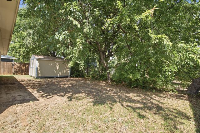 211 Clover Circle, Weatherford, TX 76086